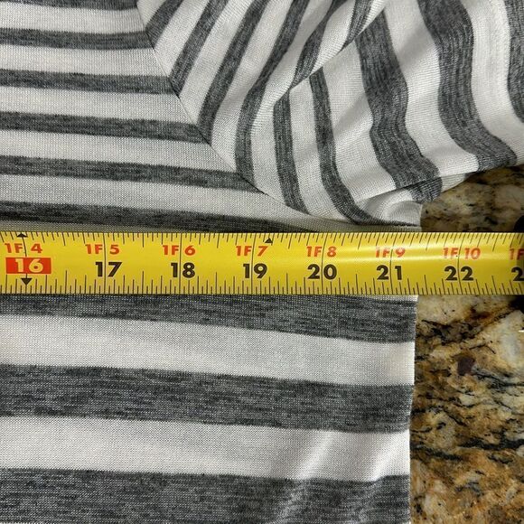 Vince Striped White And Gray Short Sleeve T-shirt Size L - Picture 6 of 7